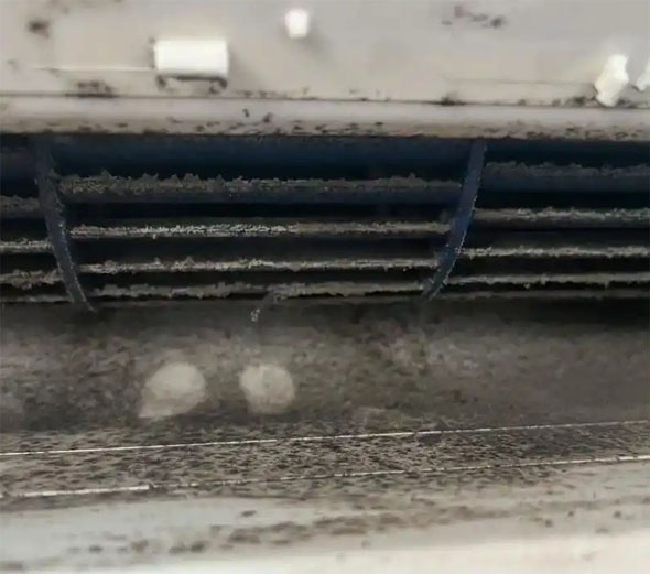 林口空调吹的风有股烧焦味是怎么回事